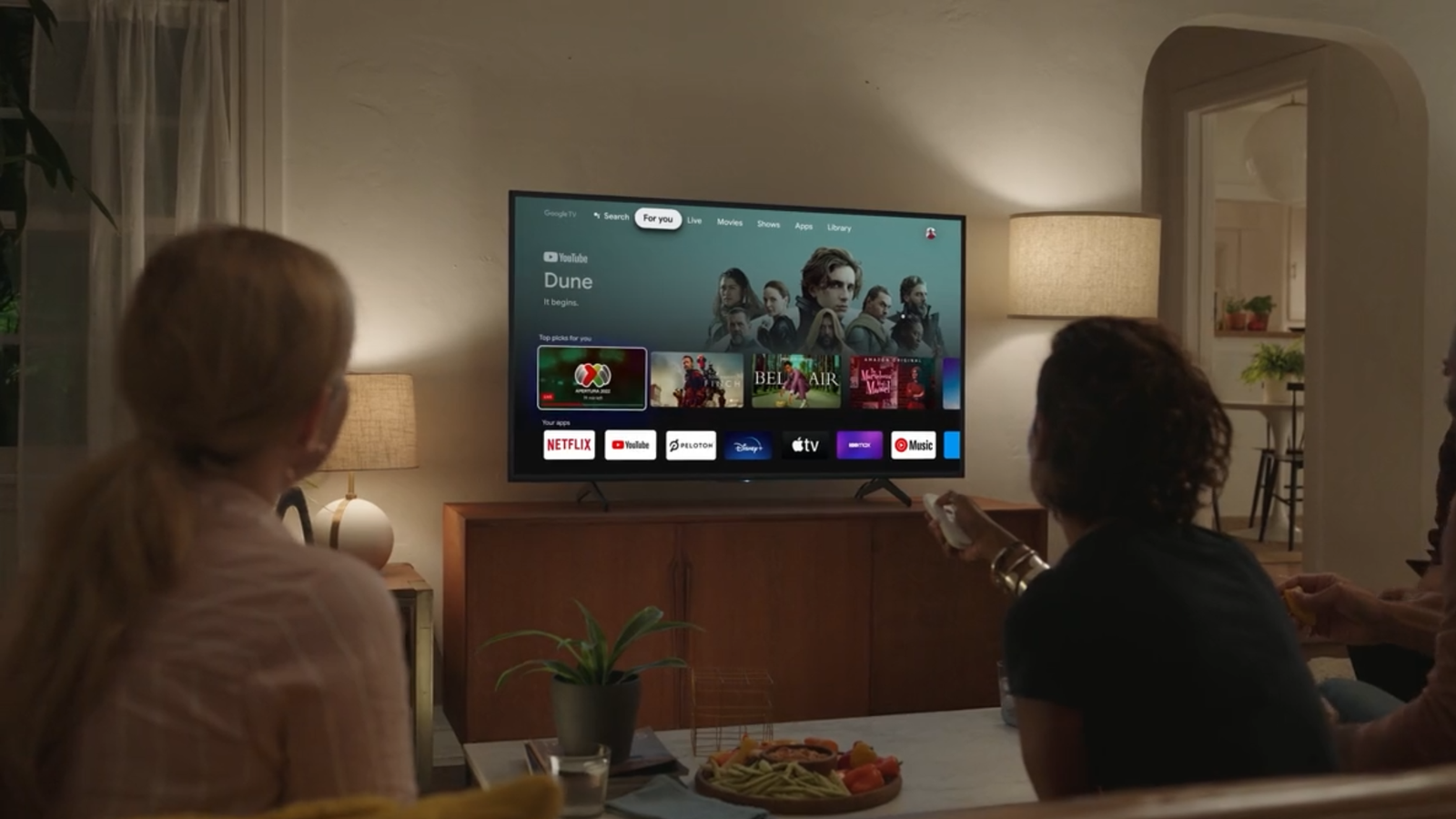 A caixa de streaming e controle remoto Onn 4K Google TV original.