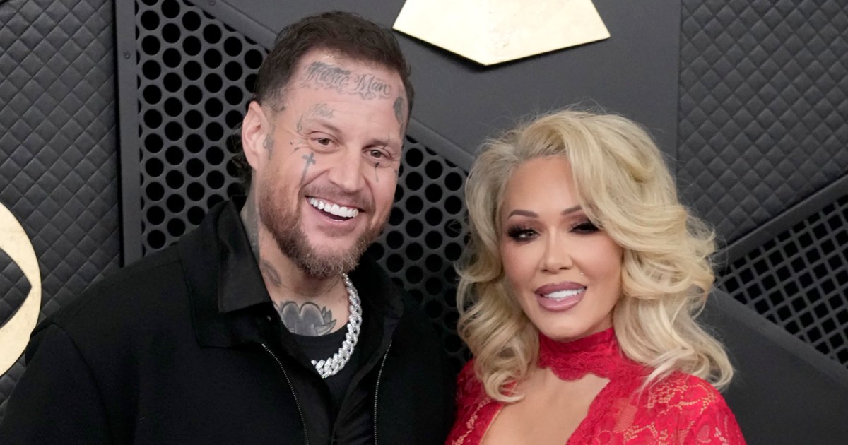 Bunnie Xo e Jelly Roll se apresentam durante o