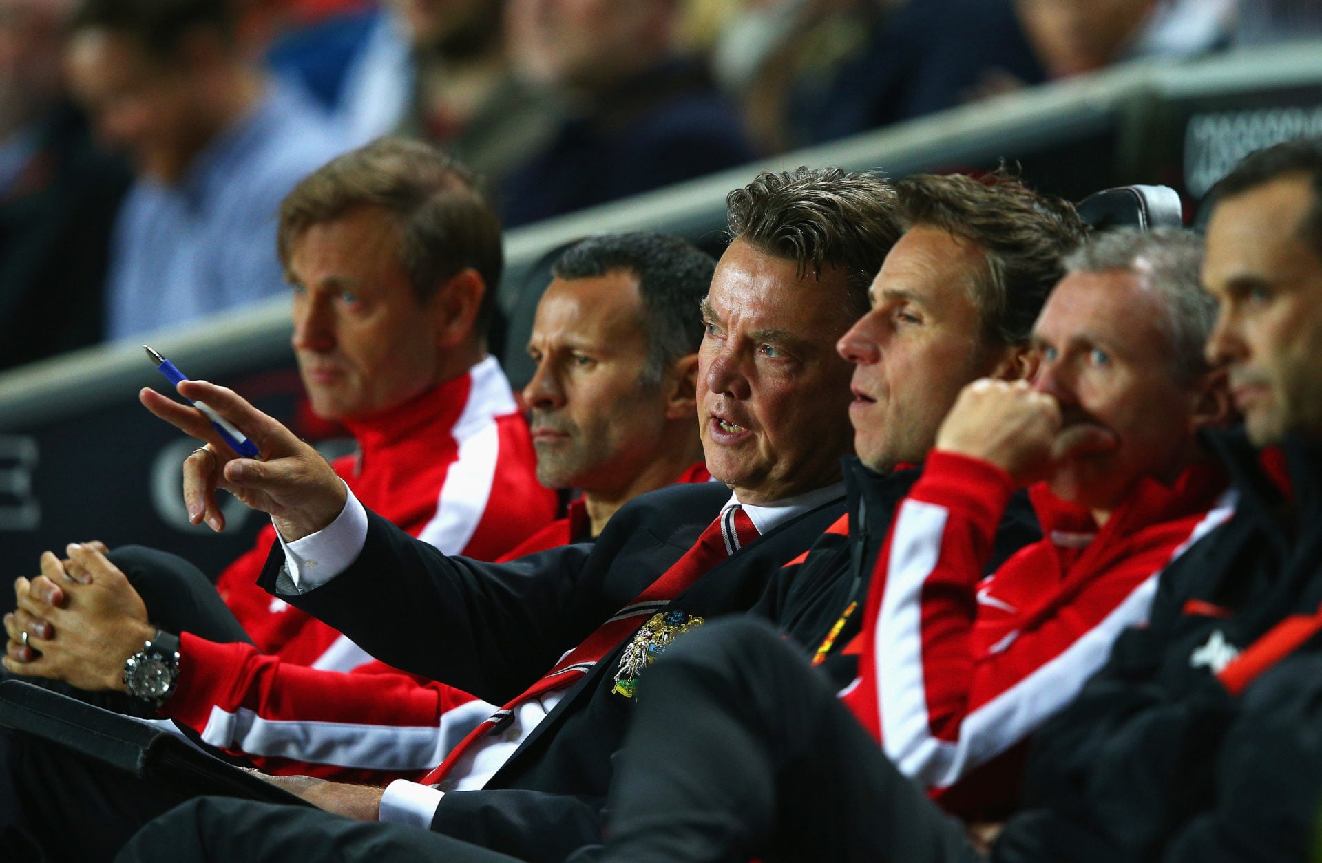 O que aconteceu com a esquecida contratação de Louis van Gaal pelo Man Utd? Do acidente em Old Trafford às ligações de transferência em 2025 – opinião