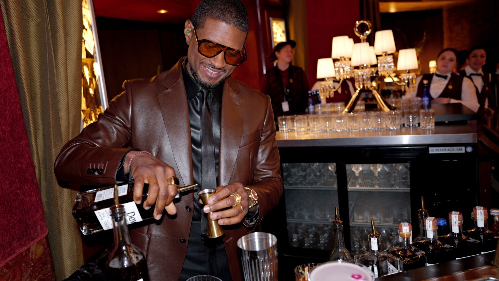 O que as maiores estrelas deste ano fizeram antes do Tonys? Beba uísque neste VIP Speakeasy