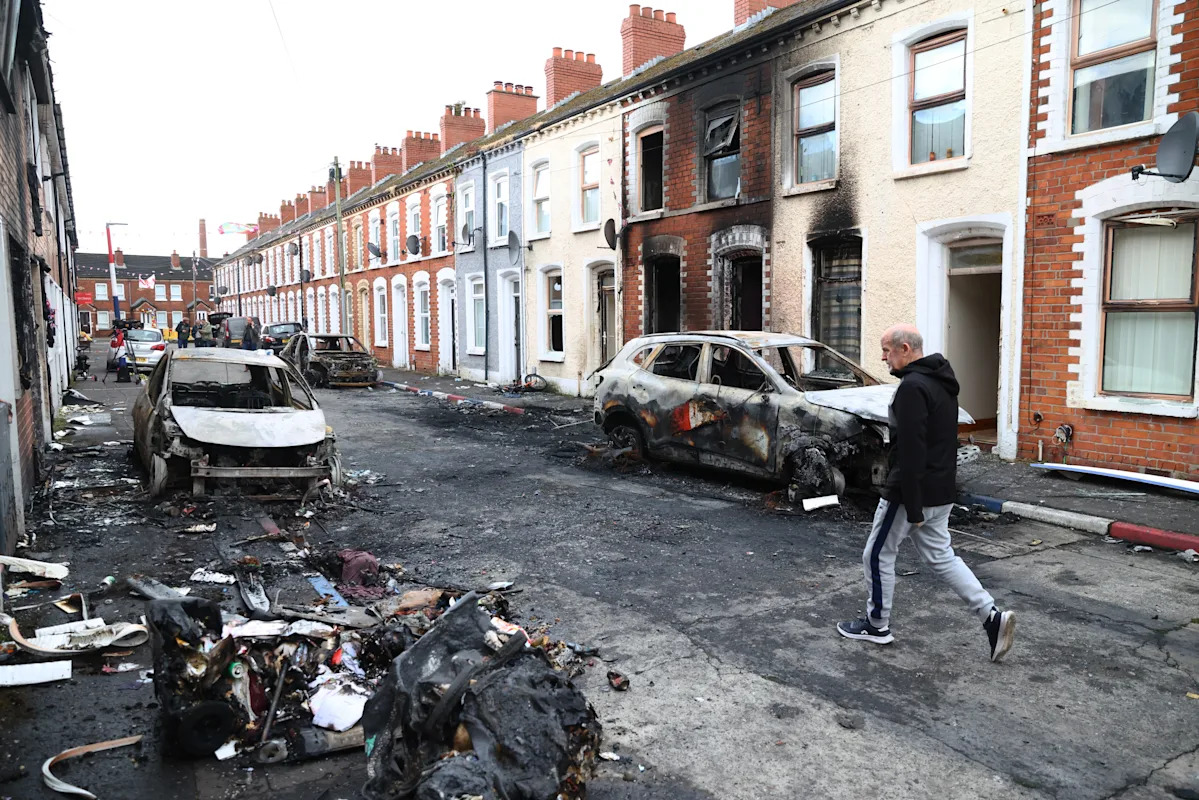 O que saber sobre o esfaqueamento que desencadeou tumultos violentos na Irlanda do Norte