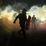 O que saber sobre os protestos e prisões em curso fora de um centro de detenção em Nova Jersey