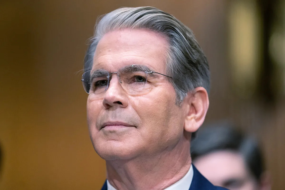 O secretário do Tesouro, Scott Bessent, se recusa a dizer se Trump continua isento de auditorias do IRS