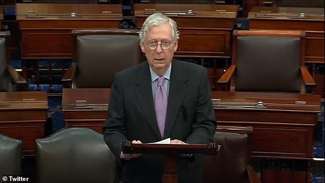Mitch McConell discursa na Câmara do Senado dos EUA