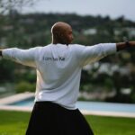 O treinador de vida de 'Queer Eye', Karamo Brown, lança Kē, um aplicativo de bem-estar com seu clone digital de IA