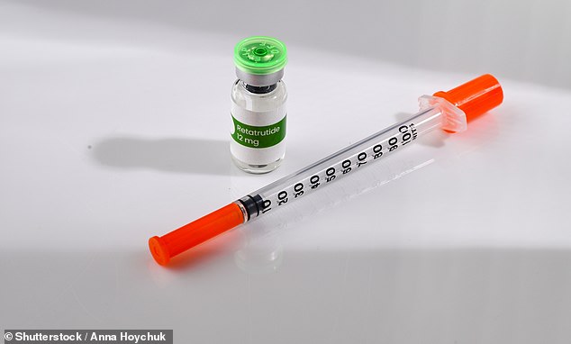 O uso ilegal do medicamento para perda de peso 'Reta' é um 'enorme experimento humano não regulamentado', alertam os médicos - já que a injeção está associada a danos no fígado