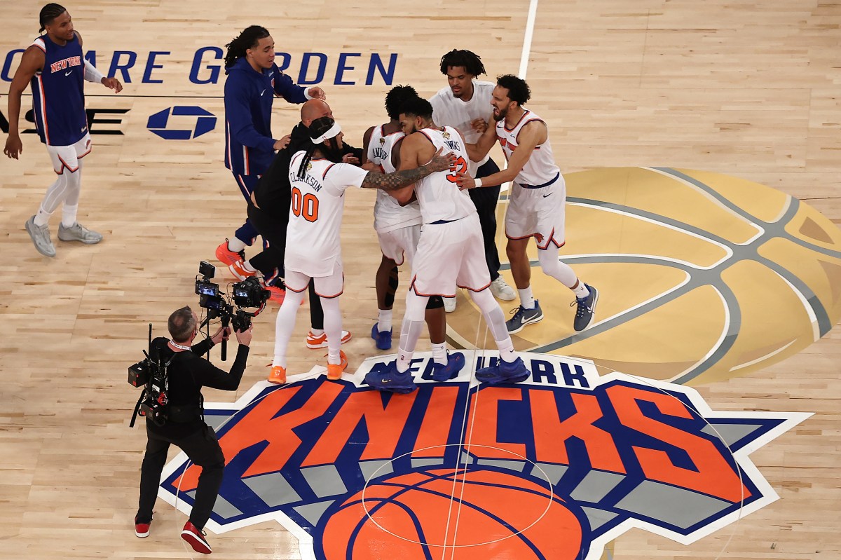 NEW YORK, NEW YORK - JUNE 10: OG Anunoby #8 of the New York Knicks celebrates with teammates after scoring the go-ahead basket against the San Antonio Spurs in the final seconds of the fourth quarter in Game Four of the 2026 NBA Finals at Madison Square Garden on June 10, 2026 in New York City. NOTE TO USER: User expressly acknowledges and agrees that, by downloading and or using this photograph, User is consenting to the terms and conditions of the Getty Images License Agreement. (Photo by Dustin Satloff/Getty Images)