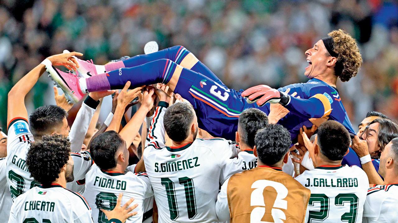 Ochoa, do México, iguala Messi e recorde de Ronaldo com final perfeito