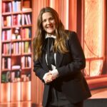 WASHINGTON, DC - 19 DE MARÇO: Drew Barrymore participa da apresentação do Prêmio Mark Twain de Humor Americano de 2023 no Kennedy Center em 19 de março de 2023 em Washington, DC. (Foto de Taylor Hill/WireImage)
