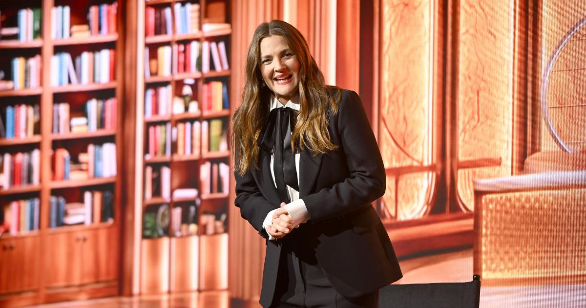 WASHINGTON, DC - 19 DE MARÇO: Drew Barrymore participa da apresentação do Prêmio Mark Twain de Humor Americano de 2023 no Kennedy Center em 19 de março de 2023 em Washington, DC. (Foto de Taylor Hill/WireImage)