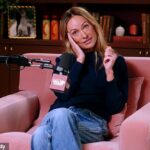 Olivia Wilde revelou que ficou ‘traumatizada’ quando recebeu os papéis da custódia de seu ex Jason Sudeikis enquanto estava no palco, enquanto classificava o incidente como ‘f *****d up’