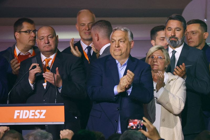 Orban é reeleito líder do partido Fidesz na Hungria, apesar da derrota eleitoral