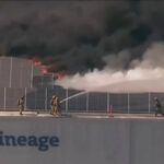 Ordem de abrigo no local emitida em Los Angeles devido a um grande incêndio em um prédio comercial