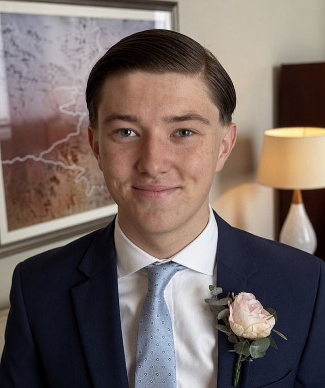 Os conservadores pressionam o órgão de vigilância da polícia para realizar uma investigação completa sobre os policiais que prenderam o adolescente assassinado Henry Nowak após falsas alegações de racismo do assassino Sikh