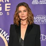 Os elegantes tênis pretos de Katie Holmes estão nos fazendo abandonar os brancos para sempre