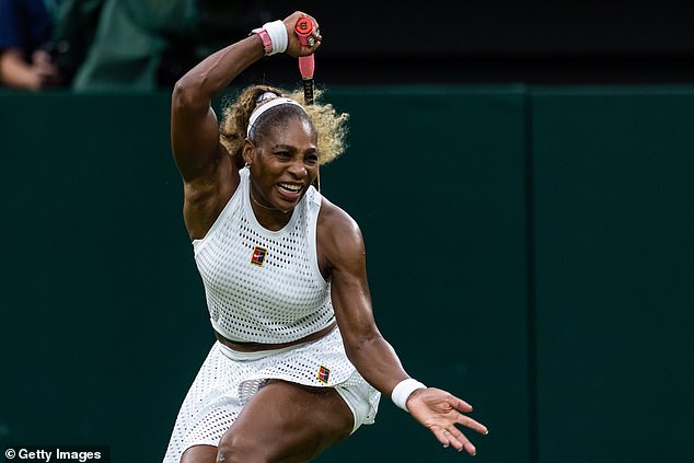 O tão esperado retorno de Serena Williams em simples terminou em derrota no primeiro turno na noite de terça-feira, enquanto a australiana Maya Joint manteve a coragem para vencer por 6-3, 6-7 (6), 6-3