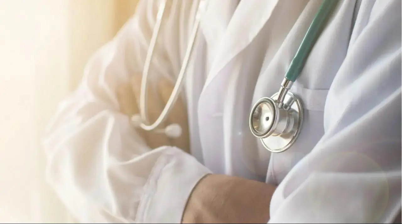 Os médicos B'luru dão nova vida ao homem que sofre de câncer de estômago em estágio 4