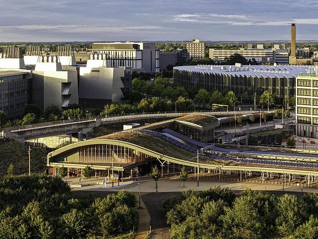 A estação ferroviária Cambridge South foi inaugurada no domingo - com 1.000 vagas para bicicletas, mas sem estacionamento