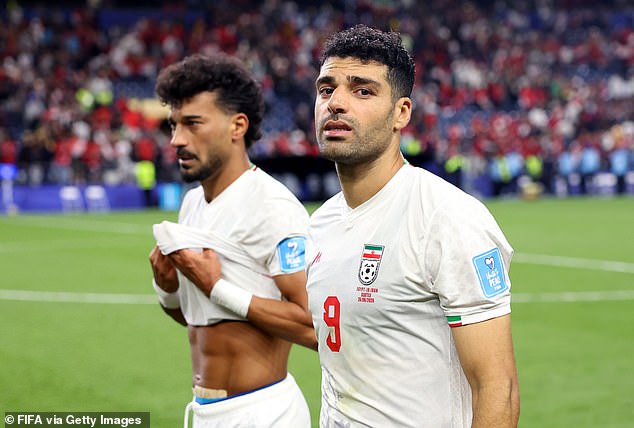 Mehdi Taremi afirmou que os jogadores do Irã sentem que os chefes da Copa do Mundo prefeririam que fossem eliminados