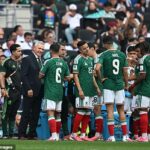 A Fox irritou os telespectadores da Copa do Mundo ao cortar para um comercial durante uma pausa para hidratação na partida de abertura entre México e África do Sul.