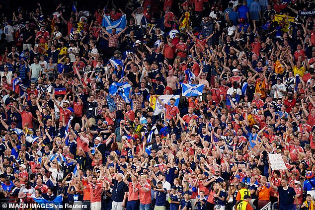 Os torcedores da Escócia comemoraram muito após derrotar o Haiti por 1 a 0 no retorno à Copa do Mundo da FIFA