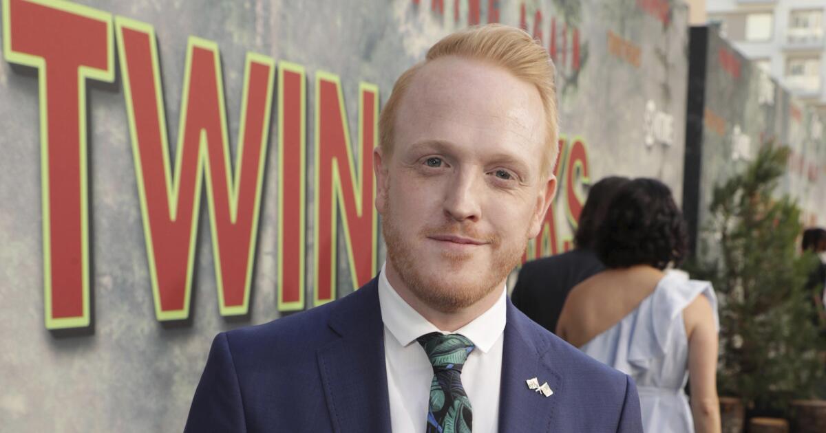 Owain Rhys Davies, ator que apareceu em 'The OA' e 'Twin Peaks: The Return', morre aos 44 anos