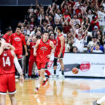 Troy Rosario de Barangay Ginebra Gin Kings durante o jogo 7 das finais da PBA Commissioner's Cup de 2026 contra TNT Tropang 5G.
