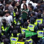 Polícia sul-coreana interrompe protesto de 35 horas em locais de votação
