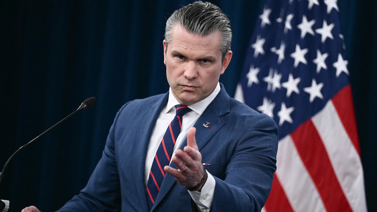 O presidente Donald Trump fala sobre o conflito no Irã na Casa Branca em 6 de abril de 2026. (Crédito: Brendan Smialowski/AFP via Getty Images)