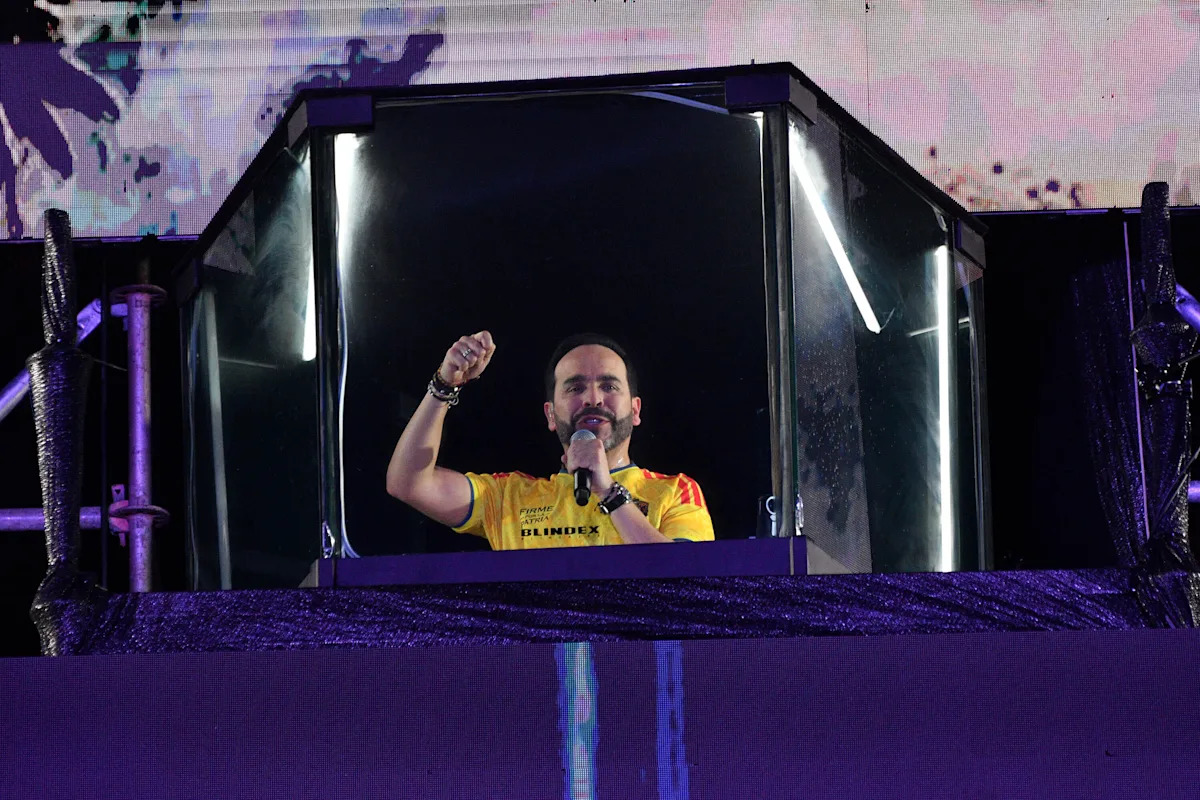 Abelardo de la Espriella, candidato do Movimento de Salvação Nacional, comemora em Barranquilla, Colômbia, depois de vencer por pouco o segundo turno das eleições presidenciais de 2026 na Colômbia, em 21 de junho de 2026. / Crédito: Cristian Acosta/Anadolu via Getty Images