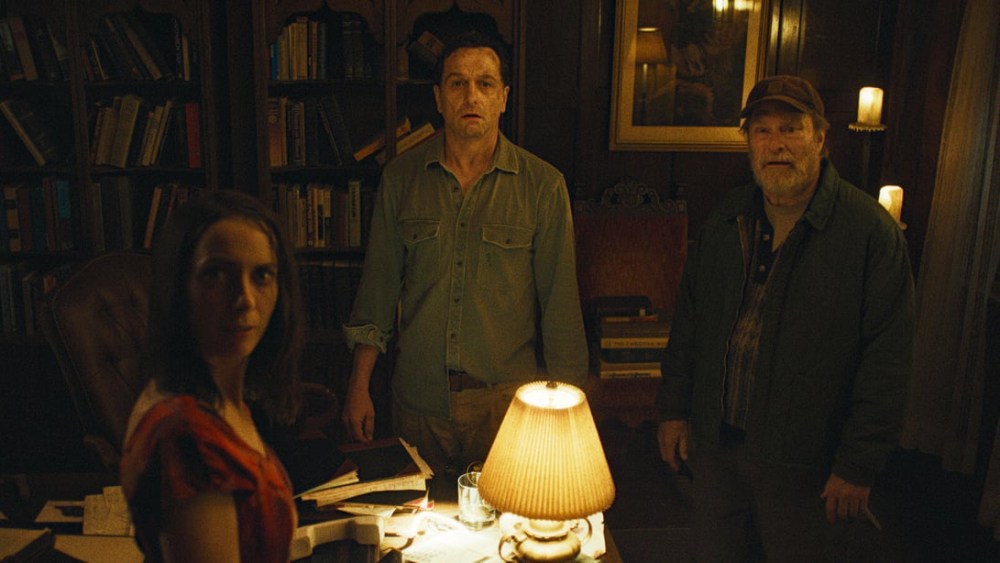 Por que 'Widow's Bay', Matthew Rhys e Breakout Kate O'Flynn deveriam assustar o resto do campo da comédia do Emmy