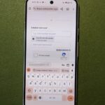 Uma tela de telefone mostrando vários ícones de aplicativos