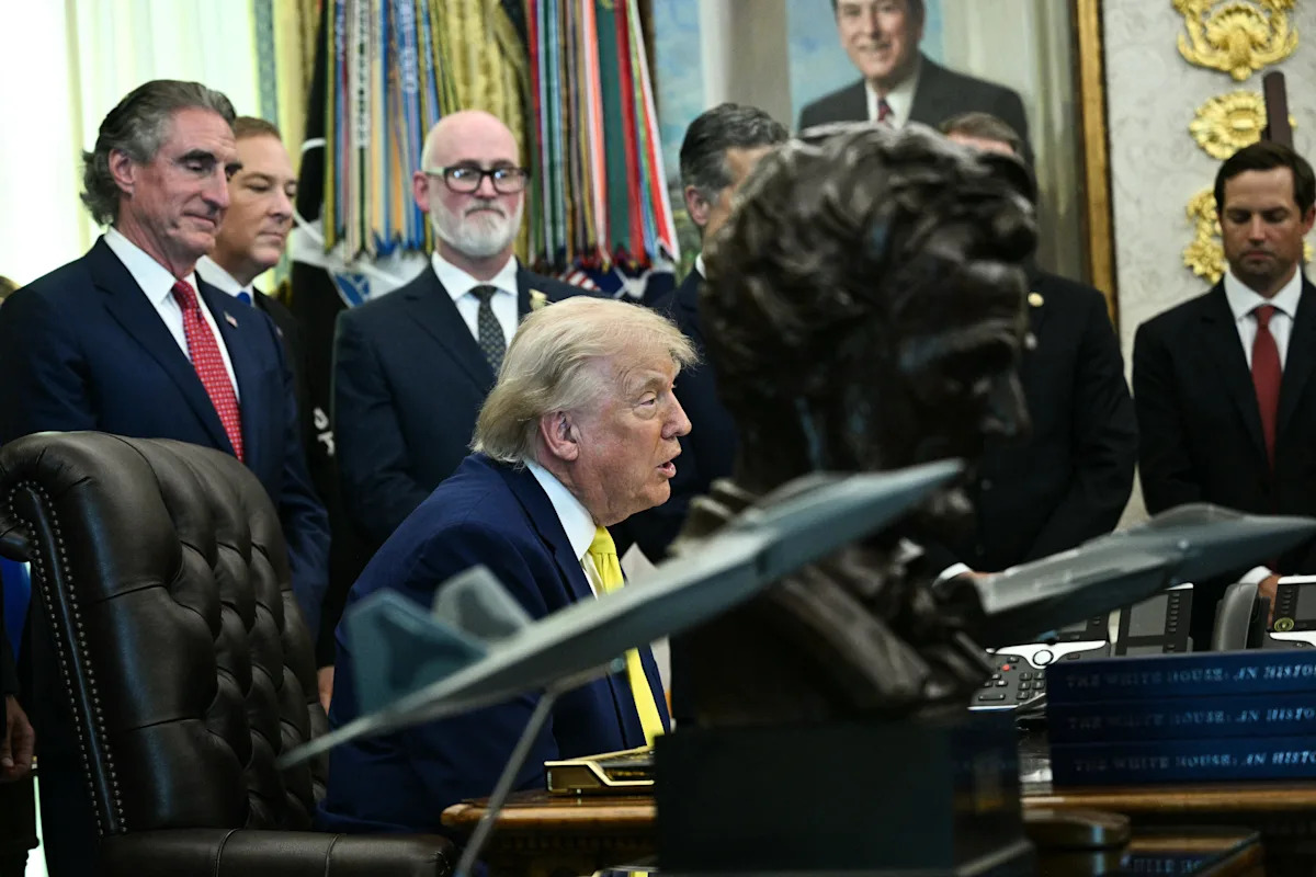 O presidente Donald Trump fala durante um anúncio sobre o carvão, no Salão Oval da Casa Branca em Washington, DC, em 4 de junho de 2026.