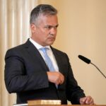 Presidente romeno escolhe ex-prefeito liberal como primeiro-ministro para formar novo governo