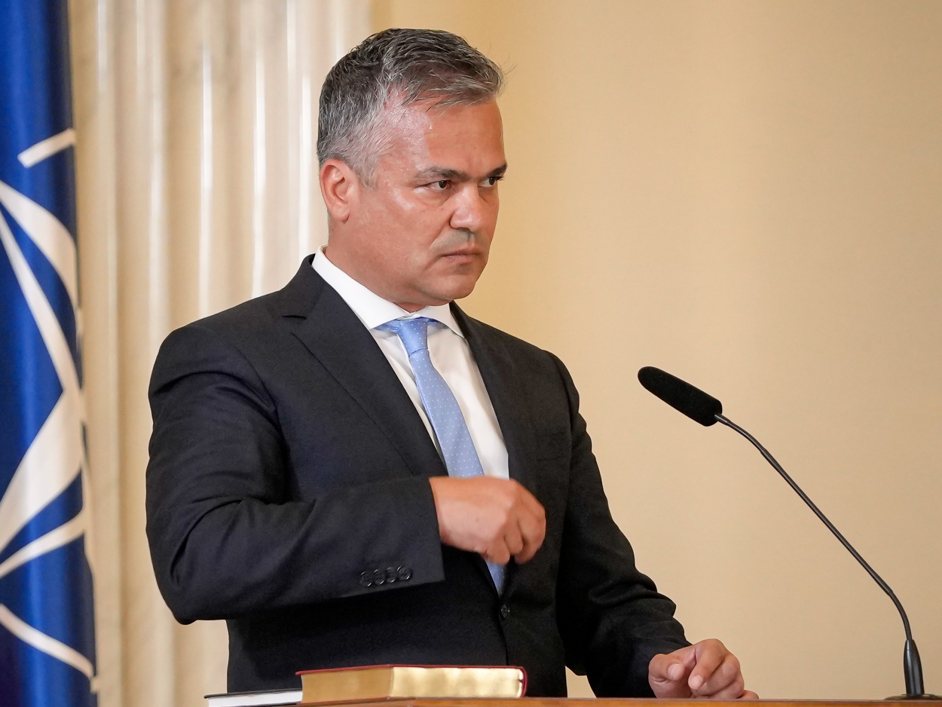 Presidente romeno escolhe ex-prefeito liberal como primeiro-ministro para formar novo governo