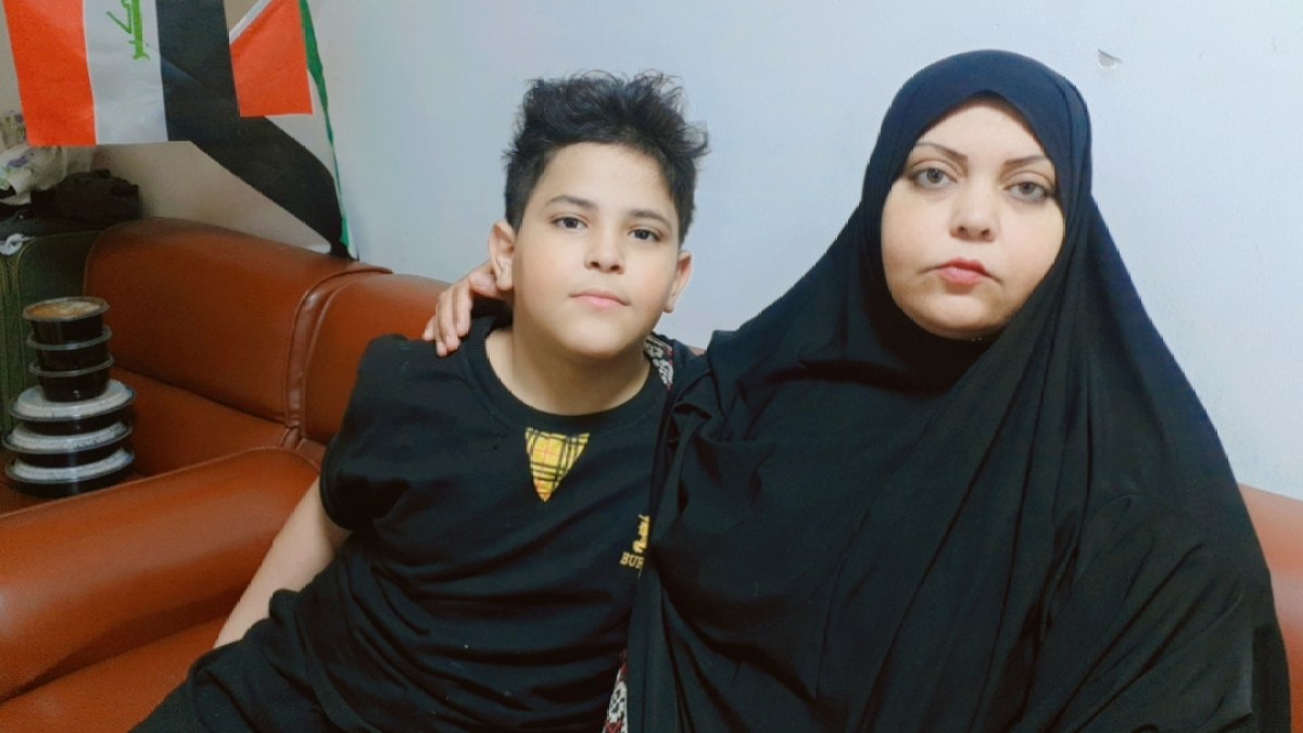 Samah Abdul Moati, 65 anos, uma paciente oncológica presa em Bagdá, perdeu dois filhos na guerra e diz que não se importa mais com seu tratamento, desejando apenas retornar para sua família. (Cortesia de Samah Abdul Moati)