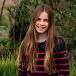 Princesa Charlotte, 11 anos, posa com o pai William em uma foto nunca antes vista para seu aniversário e dia dos pais
