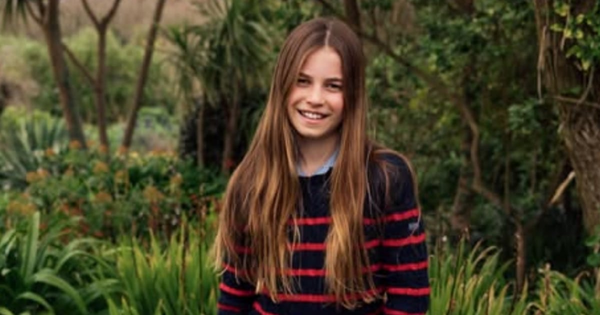 Princesa Charlotte, 11 anos, posa com o pai William em uma foto nunca antes vista para seu aniversário e dia dos pais