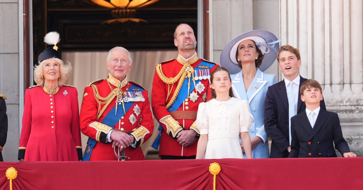 O príncipe Andrew aparece/não aparece ao lado da família real durante 2026 Trooping the Color