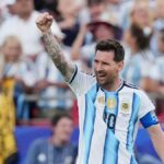 Futebol Futebol - Copa do Mundo FIFA 2026 - Grupo J - Argentina x Argélia - Kansas City Stadium, Kansas City, Missouri, EUA - 16 de junho de 2026 Lionel Messi da Argentina comemora seu primeiro gol IMAGN IMAGES via Reuters/Jay Biggerstaff