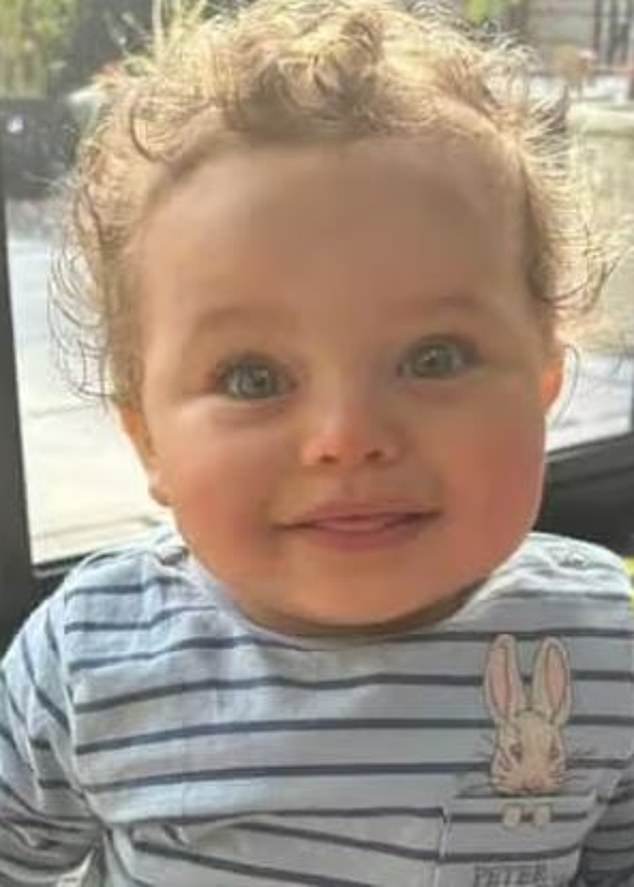 Professor é considerado culpado de assassinar e abusar sexualmente de um bebê de 13 meses que ele estava adotando com seu namorado - já que foi revelado que a mãe biológica do bebê era uma assassina notória