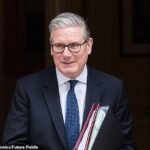Keir Starmer está tentando desesperadamente sobreviver a outra grande crise hoje, após um extraordinário colapso da defesa
