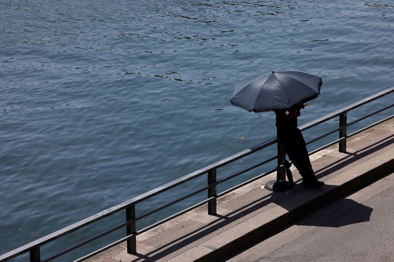 Quarenta pessoas afogam-se em França enquanto as pessoas procuram alívio da onda de calor na Europa