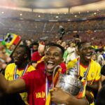 Quem é Mamadou Sangaré, vinculado ao Man Utd? Idade, posição e estatísticas da premiada estrela do Lens