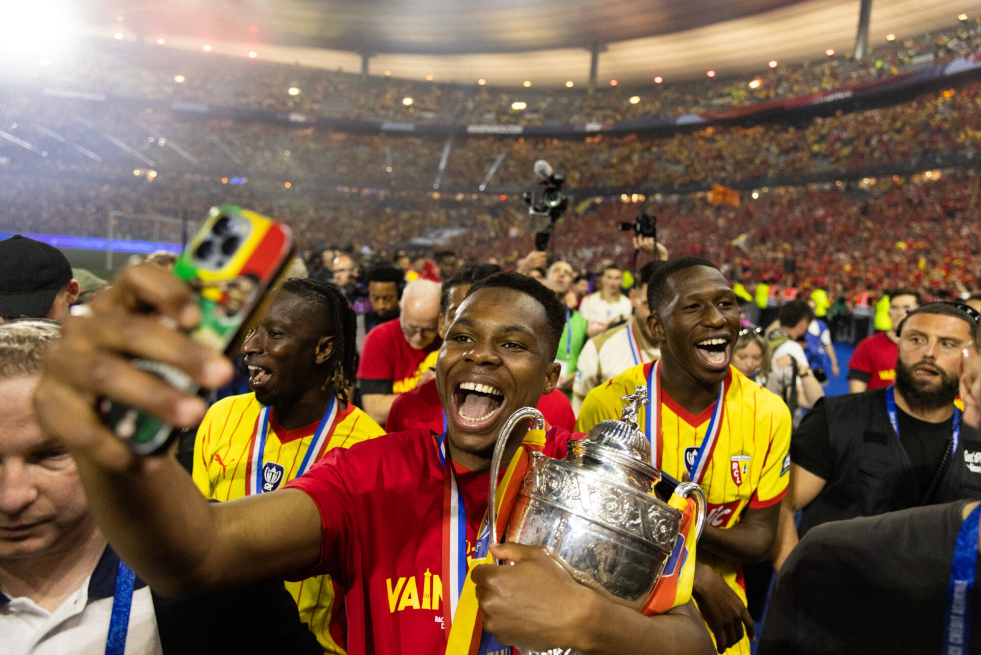Quem é Mamadou Sangaré, vinculado ao Man Utd? Idade, posição e estatísticas da premiada estrela do Lens