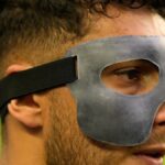 Quem é o jogador que usa máscara na Arábia Saudita x Uruguai na Copa do Mundo FIFA 2026?