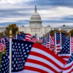 Quem hasteia a bandeira americana nos feriados – e quem nunca, de acordo com uma pesquisa AP-NORC