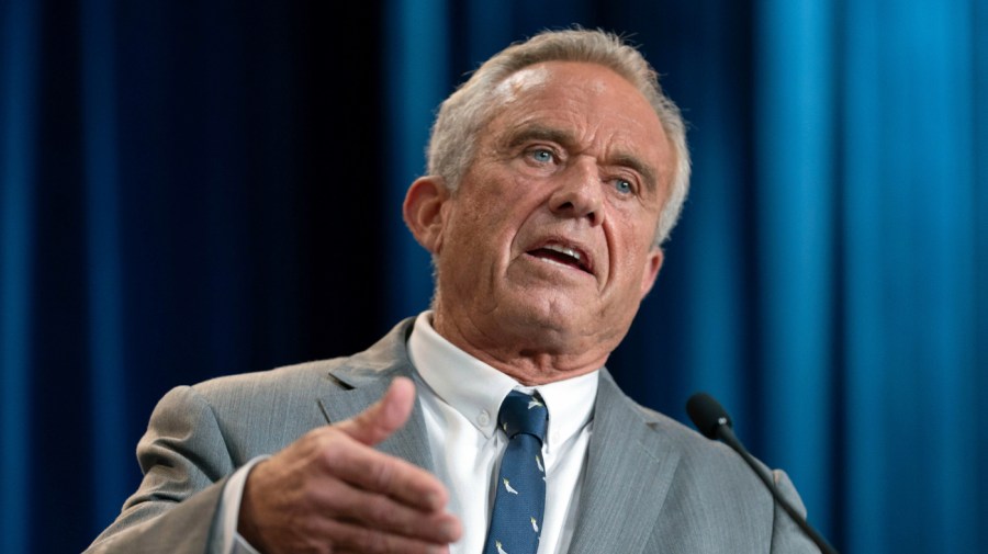 RFK Jr. exige que o jornal explique a remoção do estudo da vacina usada para apoiar suas mudanças na imunização infantil