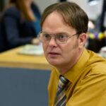 Rainn Wilson afirma que 'The Office' era muito 'inapropriado' para ser feito hoje, aparentemente esquecendo-se da sequência do Peacock 'The Paper'