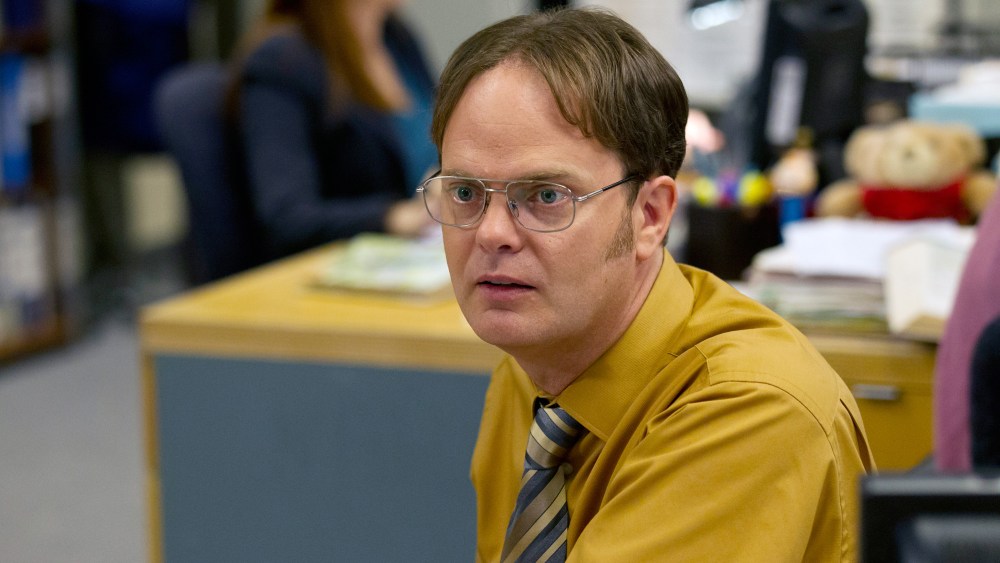 Rainn Wilson afirma que 'The Office' era muito 'inapropriado' para ser feito hoje, aparentemente esquecendo-se da sequência do Peacock 'The Paper'